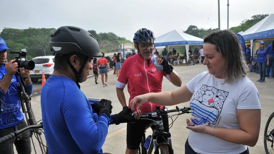 En Atlántico, deportistas celebran Día de Amor y Amistad con ciclovía en la Segunda Circunvalar