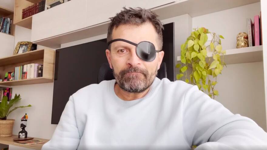 El estrés provoca lesión en un ojo al actor Julio César Herrera