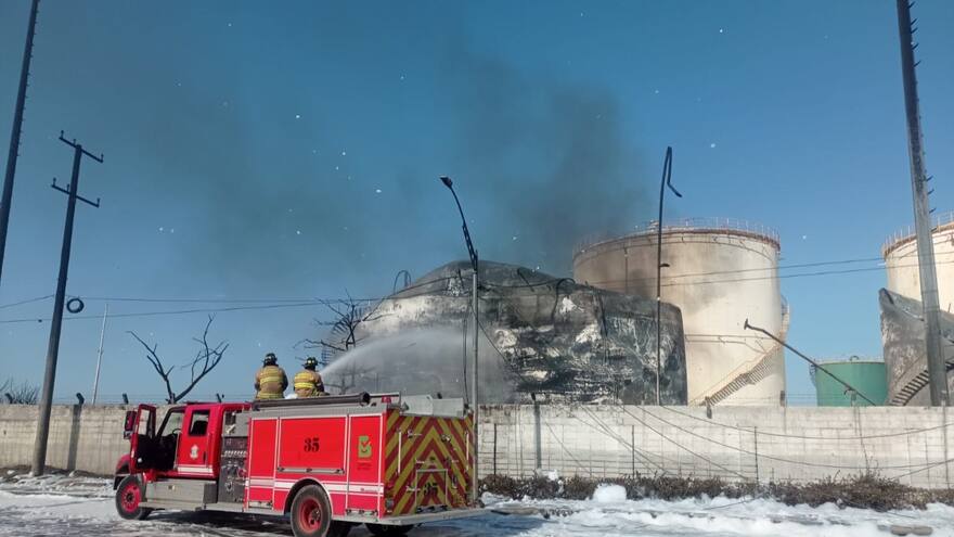 Autoridades controlan emergencia de incendio en Vía 40