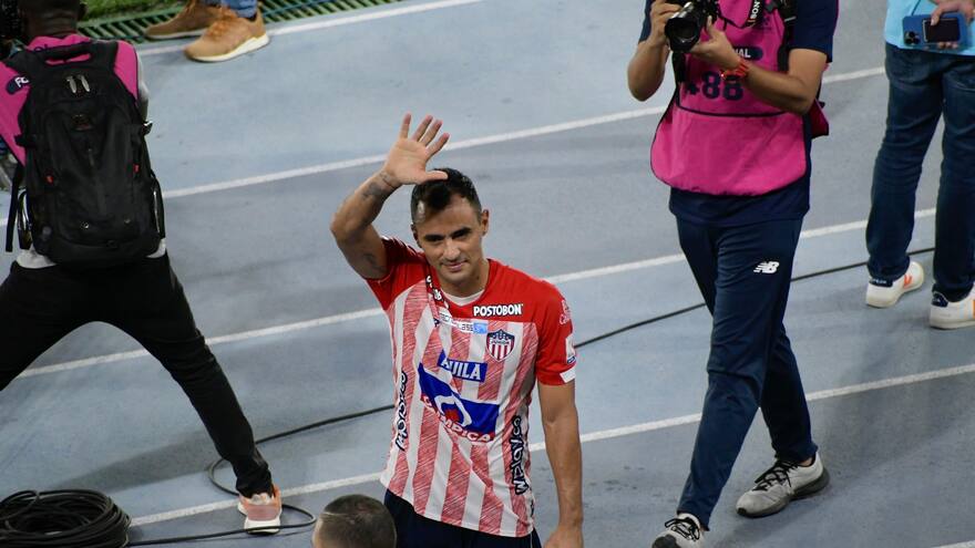 Marlon Piedrahita, ovacionado por la hinchada de Junior