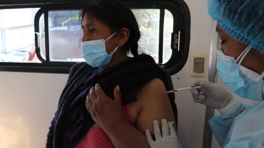 Colombia y Ecuador intensifican vacunación en la frontera contra la covid-19