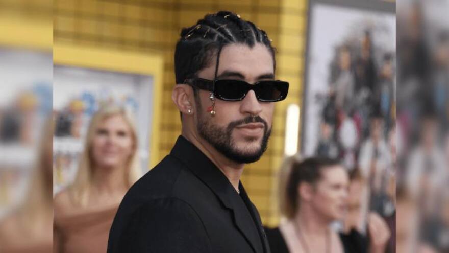 Bad Bunny celebra la música con moda