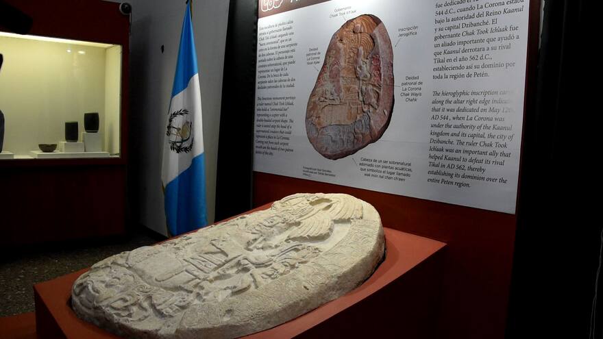 Altar descubierto en Guatemala muestra 'Juego de Tronos' maya