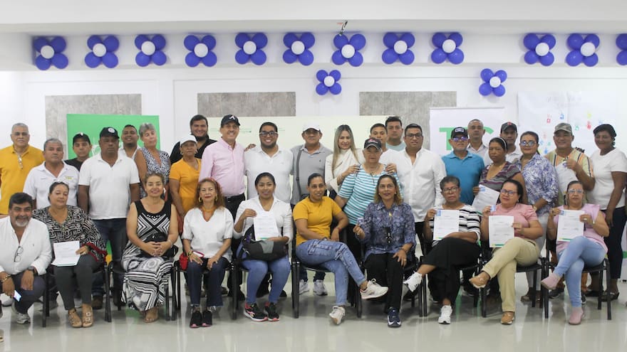 Alcaldía de Puerto Colombia entrega 50 planes móviles a Juntas de Acción Comunal