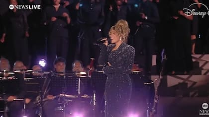 Karol G brilló en el Vaticano junto a Andrea Bocelli en el concierto ‘Grace for the World’