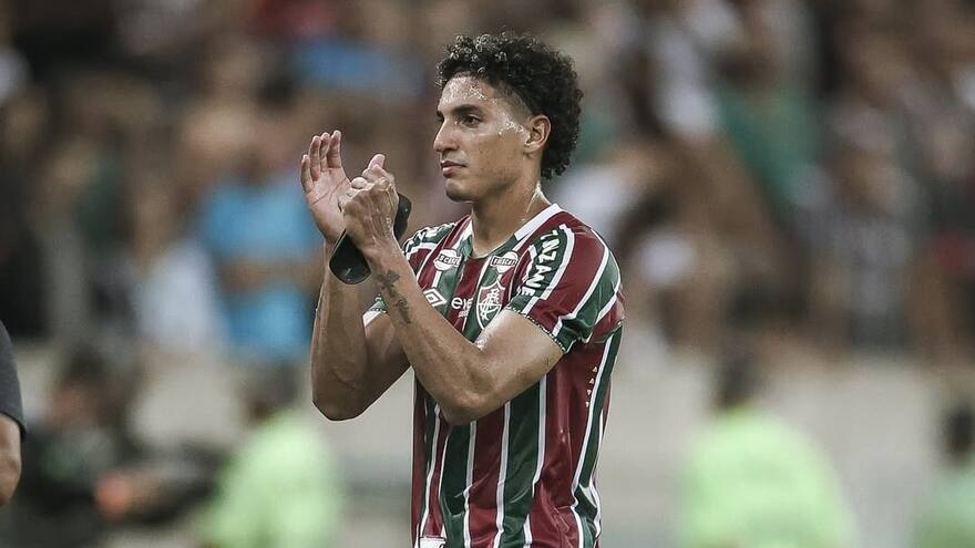 Gabriel Fuentes despierta elogios tras su primer partido como titular en Fluminense