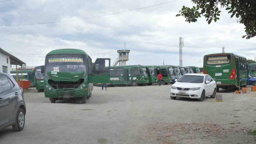 Conductores de Coolitoral suspenden parcialmente sus operaciones en la ciudad