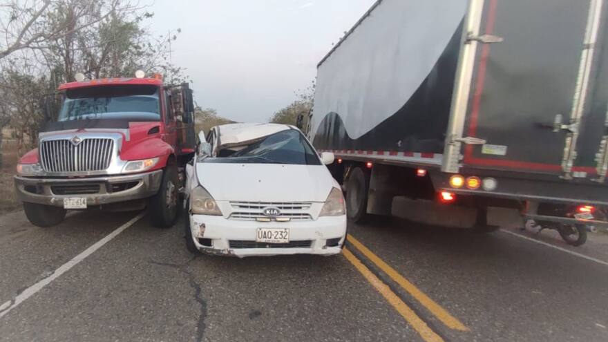 Pasajera de una vans fallece en un accidente en vía de Sucre
