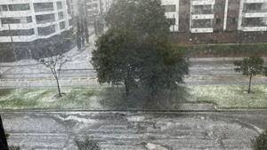 Fuerte lluvia con granizo genera inundaciones y problemas de movilidad en Bogotá
