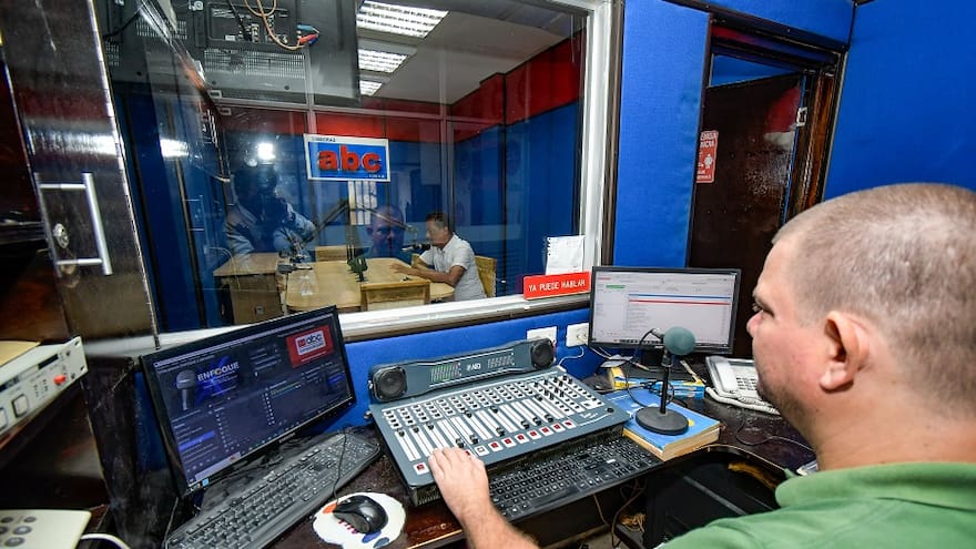 De la amplitud modulada a lo digital: la radio se resiste a desaparecer