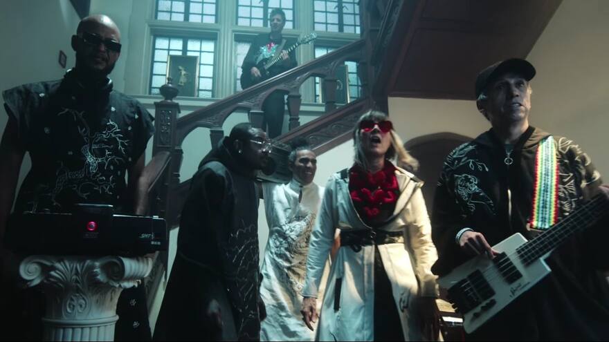 Así suena la nueva versión de la canción En los huesos, a cargo de Systema Solar y Aterciopelados