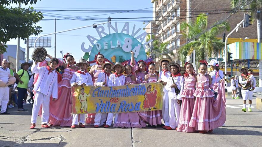 Carnavaleritos vivieron la fiesta por la calle 84