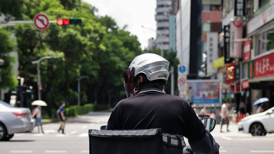 Domiciliarios se unieron para atrapar a un ladrón y recuperar una moto
