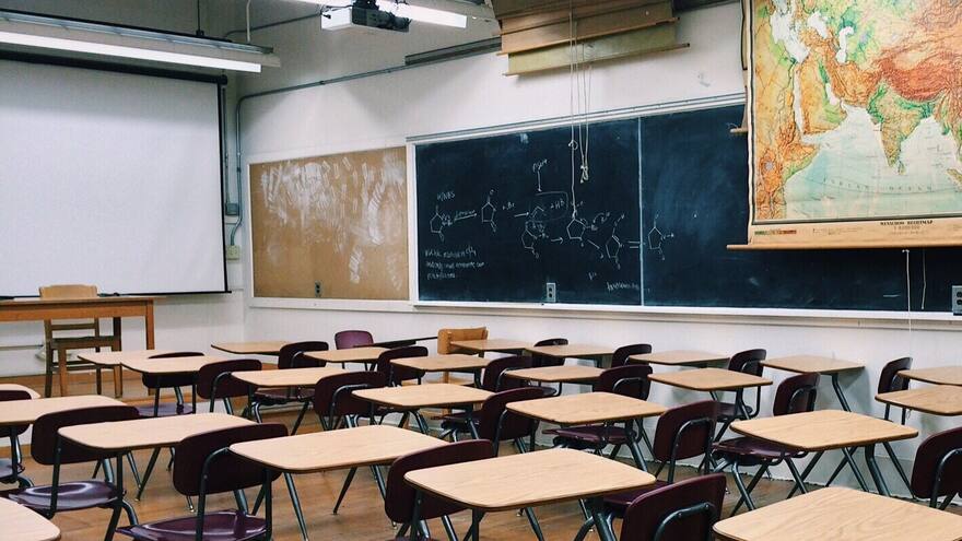 Profesor le dio correa a estudiante que le hacía acoso escolar a otro y dijo que no se arrepiente del hecho