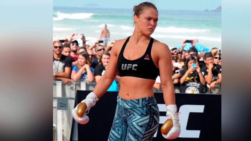 Aficionado de la UFC denuncia a Ronda Rousey por 'mentir' sobre su sexo