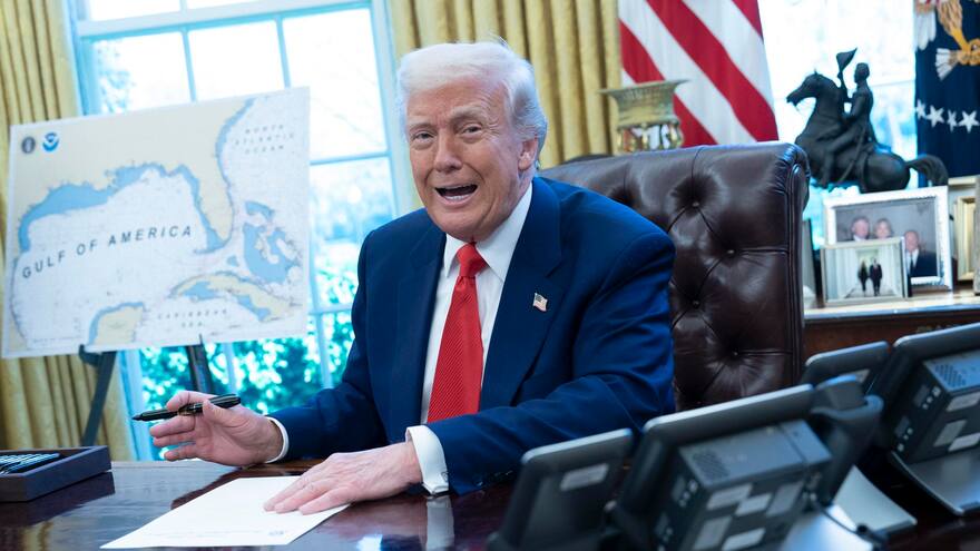 Aumentar la presión de las duchas, otro polémico decreto que firmó Trump: “Me gusta cuidar mi hermoso cabello”