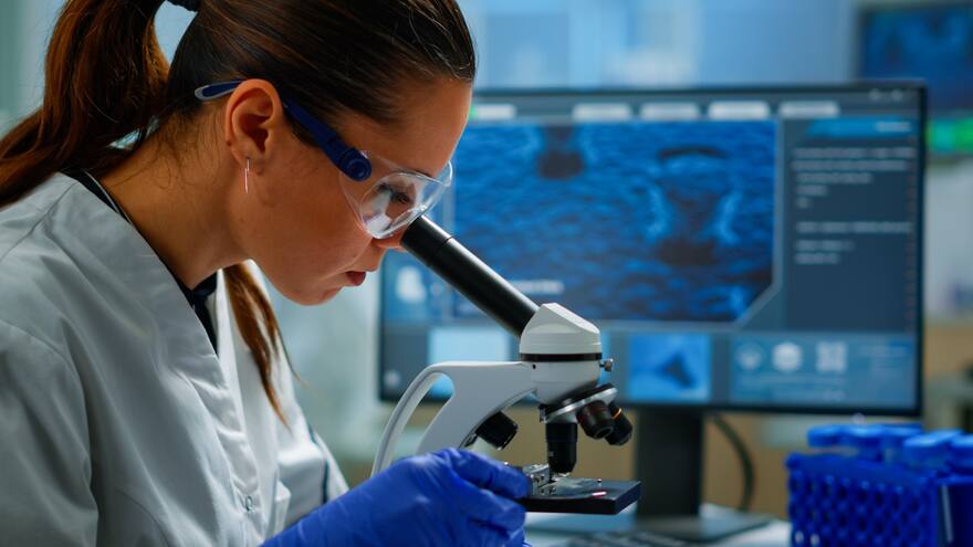 Abren convocatoria para programa que impulsa la labor de mujeres en la ciencia