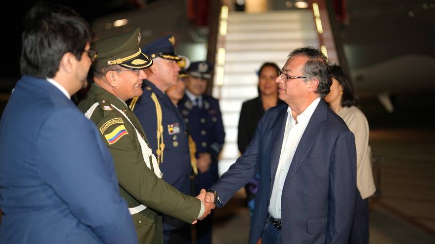 Gustavo Petro llega a Chile para coordinar estrategias regionales con Gabriel Boric