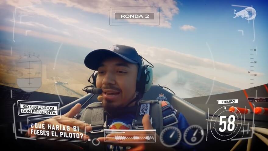 Lokillo improvisó mientras volaba en un avión de acrobacias