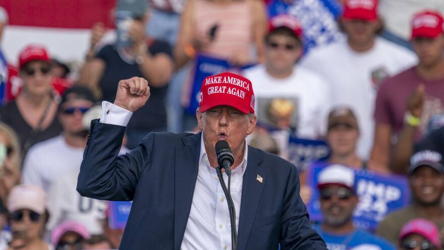 Conceden pausa en procesamiento de Trump por caso de documentos clasificados