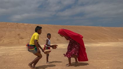 Evas&Adanes y #UmiFund una alianza por la energía que somos en La Guajira