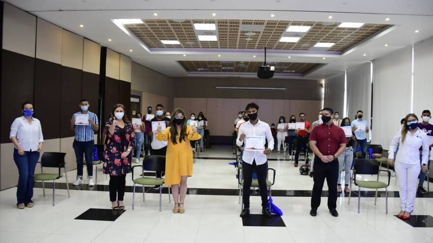 Gobernación entrega 60 becas a jóvenes con buen puntaje en las Prueba Saber