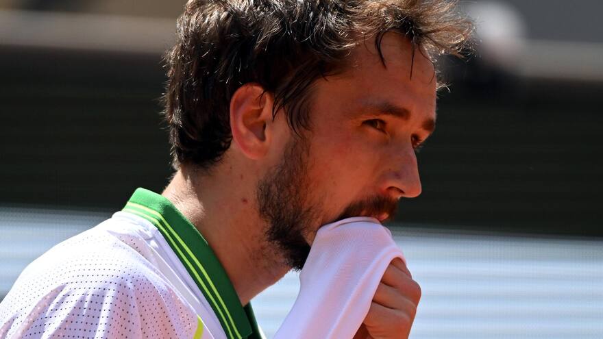 Daniil Medvedev salió sorpresivamente eliminado del Roland Garros