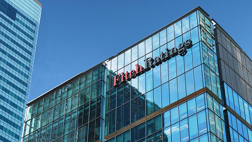 Intervenir comisiones socava la confianza inversionista, advierte Fitch