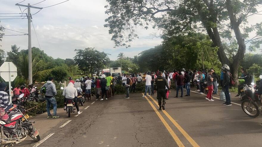 Bloquean la vía que comunica a Sucre con Bolívar