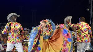 La Noche de Tambó ya transforma la Plaza de la Paz en una rueda de Cumbia