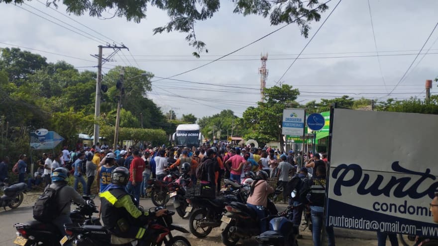 Comunidad bloquea la vía Coveñas-Tolú