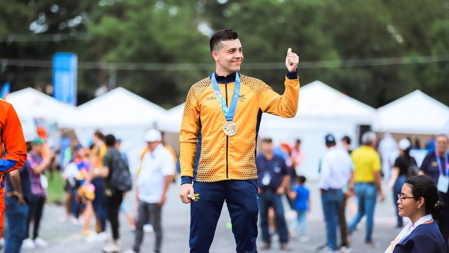 El colombiano Diego Arboleda gana con algo de polémica el oro en el BMX