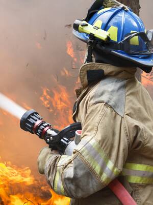 ¿Quién rescata a los bomberos? | Columna de Óscar Borja