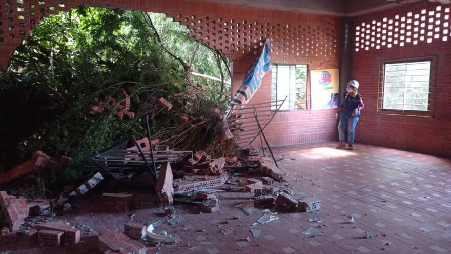 Colegio de Cartagena resultó afectado por un deslizamiento de tierra