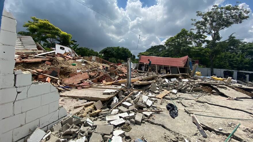 'Me tocó salir corriendo': afectada por deslizamiento en La Manga