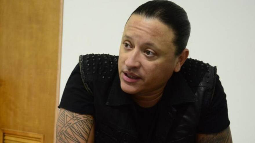 Elvis Crespo sorprendió a sus seguidores con su cambio de look