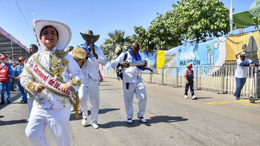 A ritmo de Cumbia, Emanuel Angulo, apareció en la Vía 40