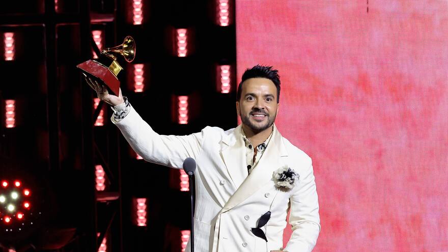 Luis Fonsi recuerda que su carrera comenzó sin presupuesto “y tocando puertas”