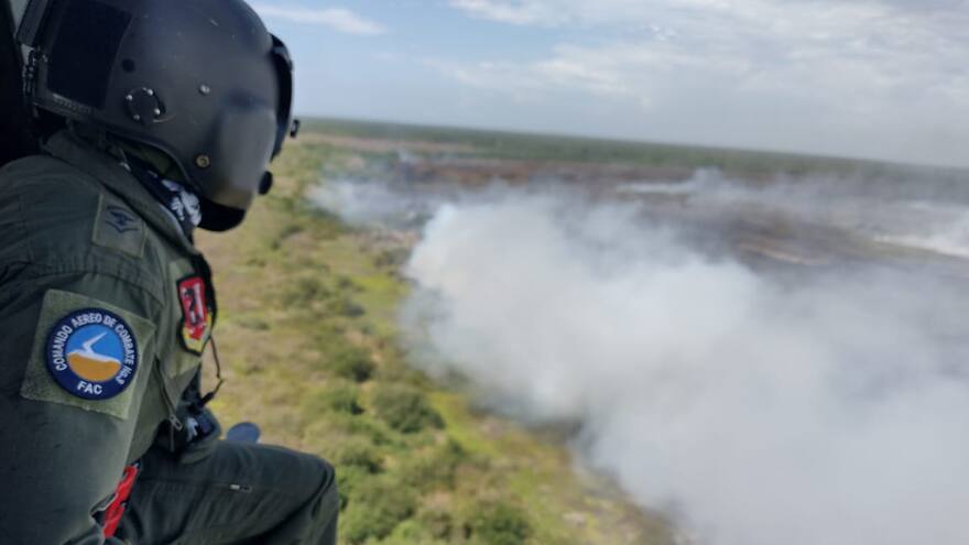 Con Bamby Bucket Fuerza Aérea apoya extinción de incendio en el Parque Isla de Salamanca