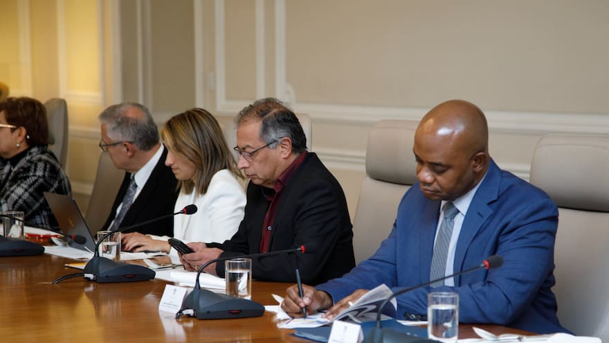 Presidente Gustavo Petro firmará la ley de la reforma pensional entre miles de personas de tercera edad