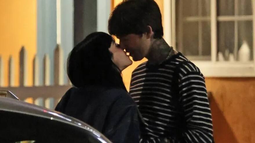 Billie Eilish y Jesse Rutherford, vocalista de The Neighbourhood, confirman su relación con beso en público