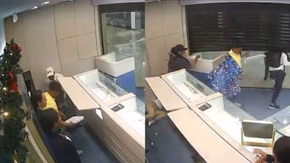 Video: así fue el momento exacto del frustrado robo en joyería de Bucaramanga que dejó dos muertos