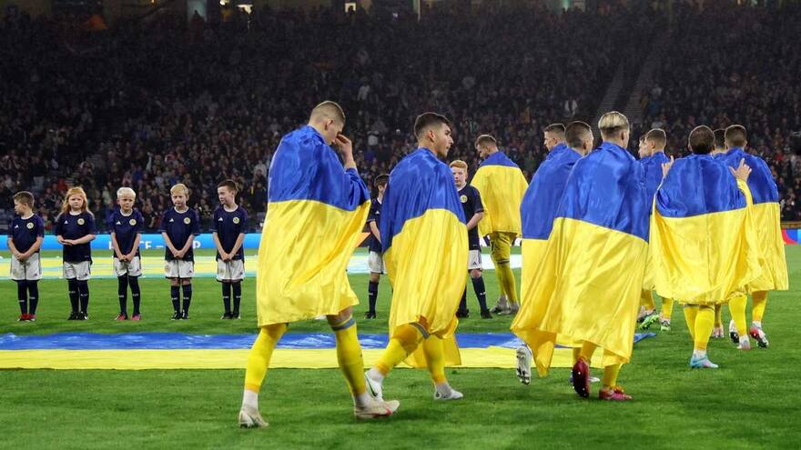 Selección de Ucrania hizo una manifestación durante partido en apoyo a su pueblo por la guerra con Rusia