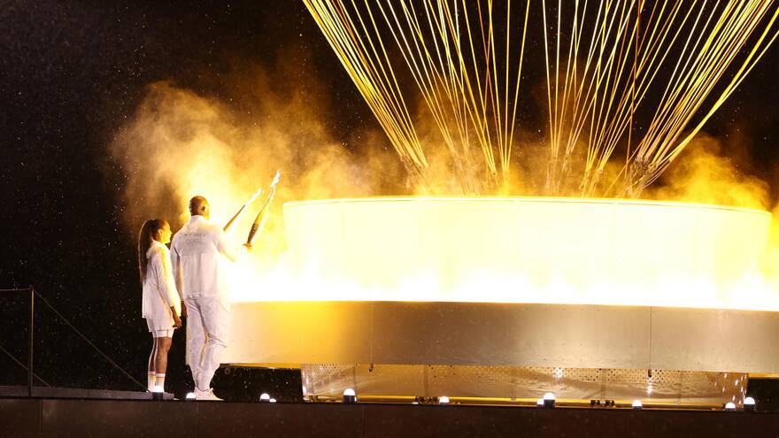 Francia repasa su historia siguiendo la llama olímpica