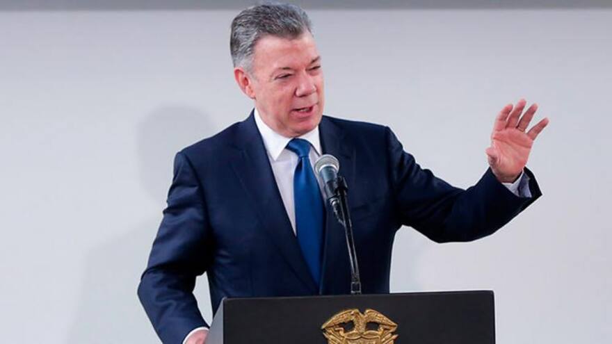 ¿Por qué Juan Manuel Santos no pudo abordar el avión hacia Colombia? Aquí las razones