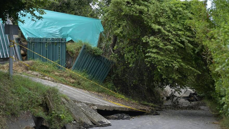 Emergencia invernal en el Atlántico: Habilitan corredores alternos por desplome en antigua vía a Puerto Colombi