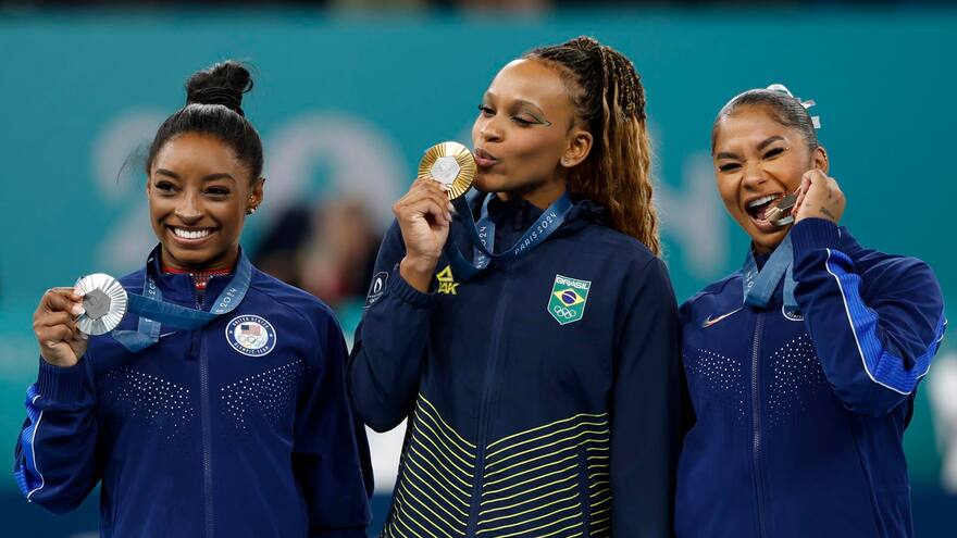 ¿Quién es Rebeca Andrade, la brasileña que le ganó el oro a Simone Biles?