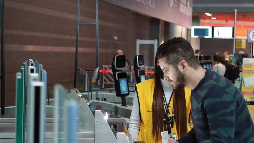 Migración calcula unas 250 mil entradas y salidas por vía aérea en Reyes