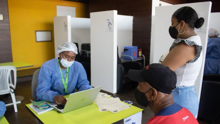 Dadis habilita nuevo punto de vacunación masiva contra covid-19