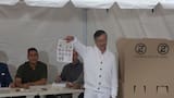 Petro votó en el Congreso de la República, mostró el tarjetón marcado y pidió llevar esfero a las urnas